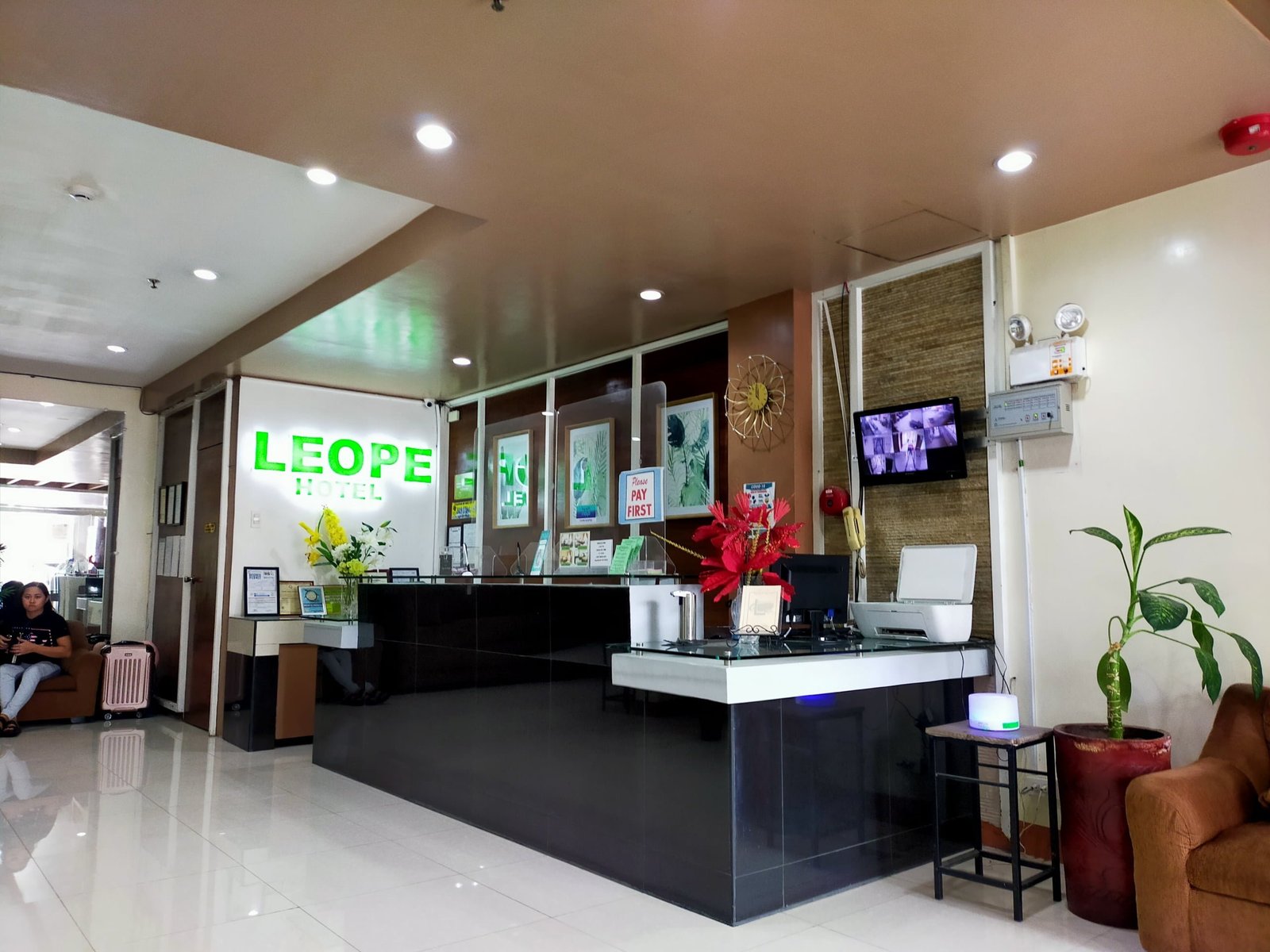 2112.Leope Hotel scaled Marketmind Local
