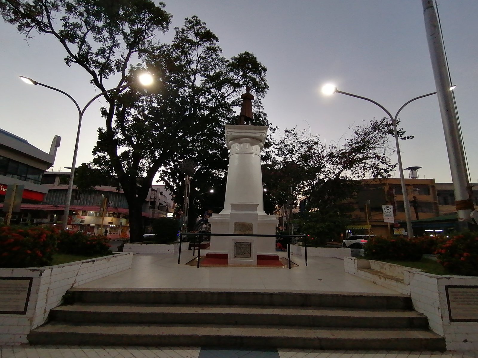 2722.Golden Friendship Park scaled Marketmind Local