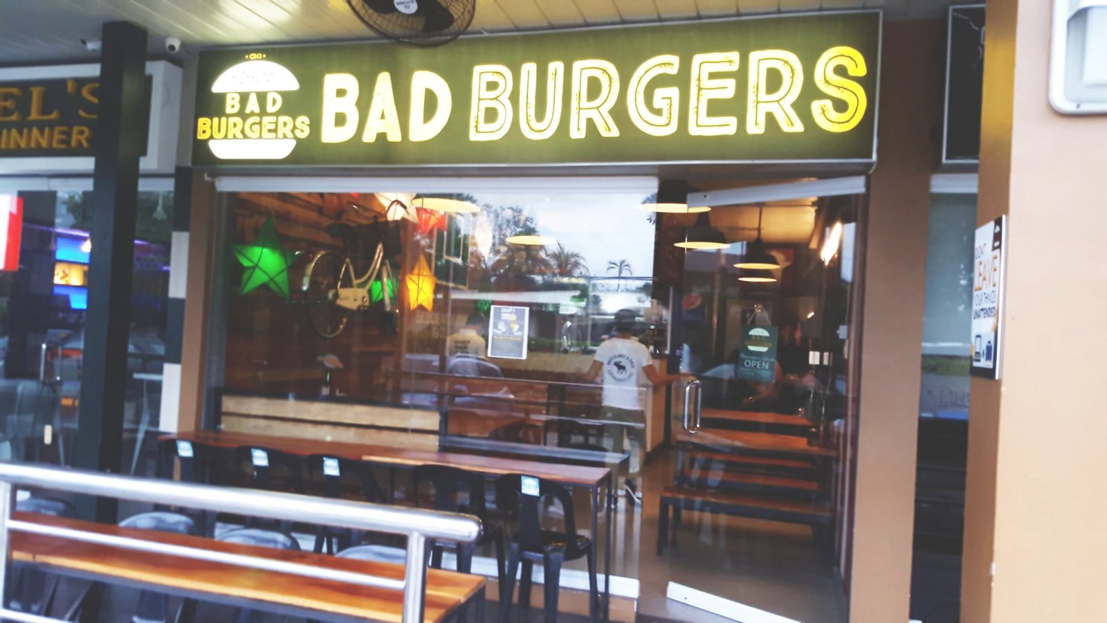 914.Bad Burgers scaled Marketmind Local