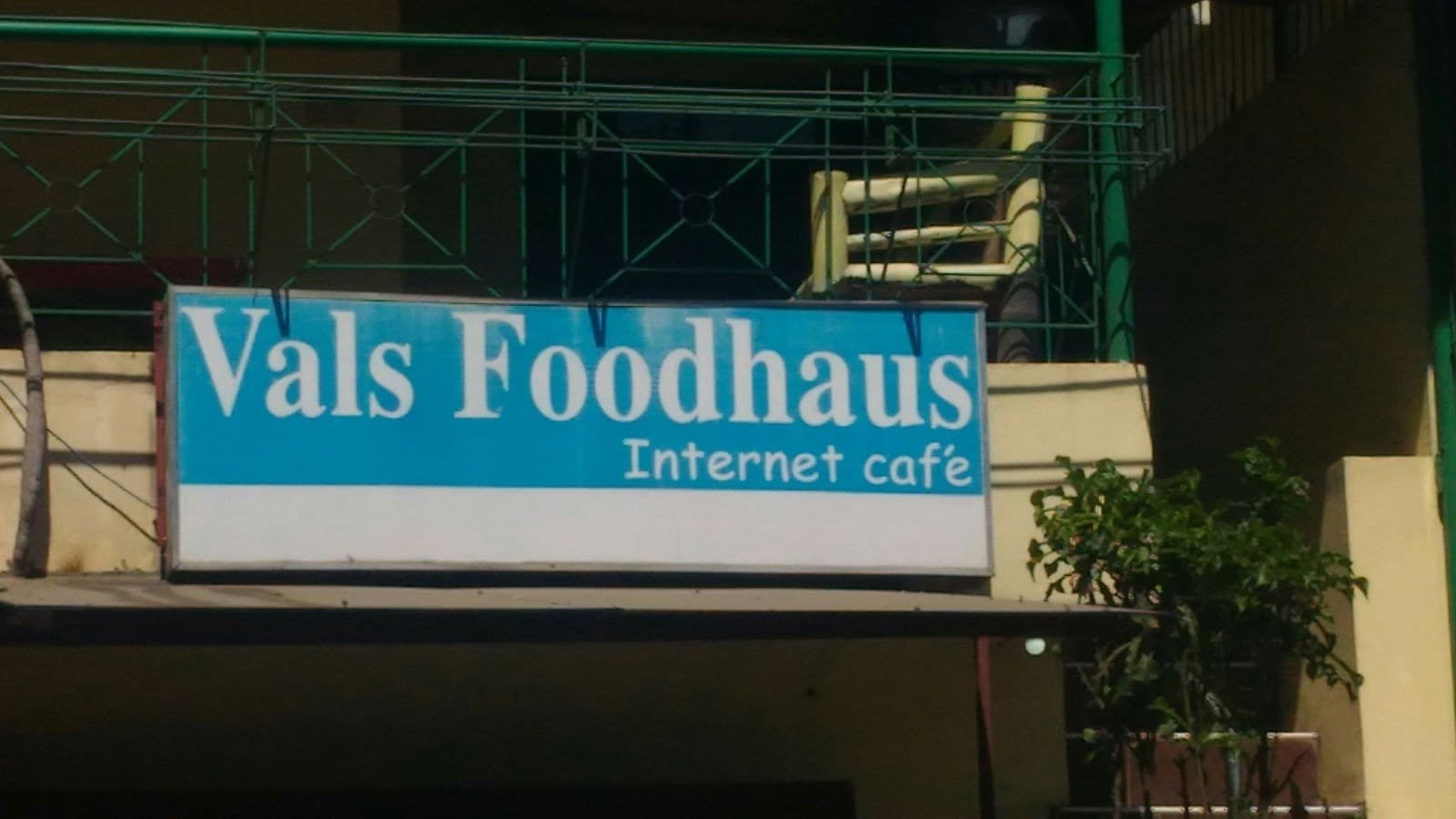 Copy of 10195.Vals Foodhaus Internet Cafe 1 Marketmind Local