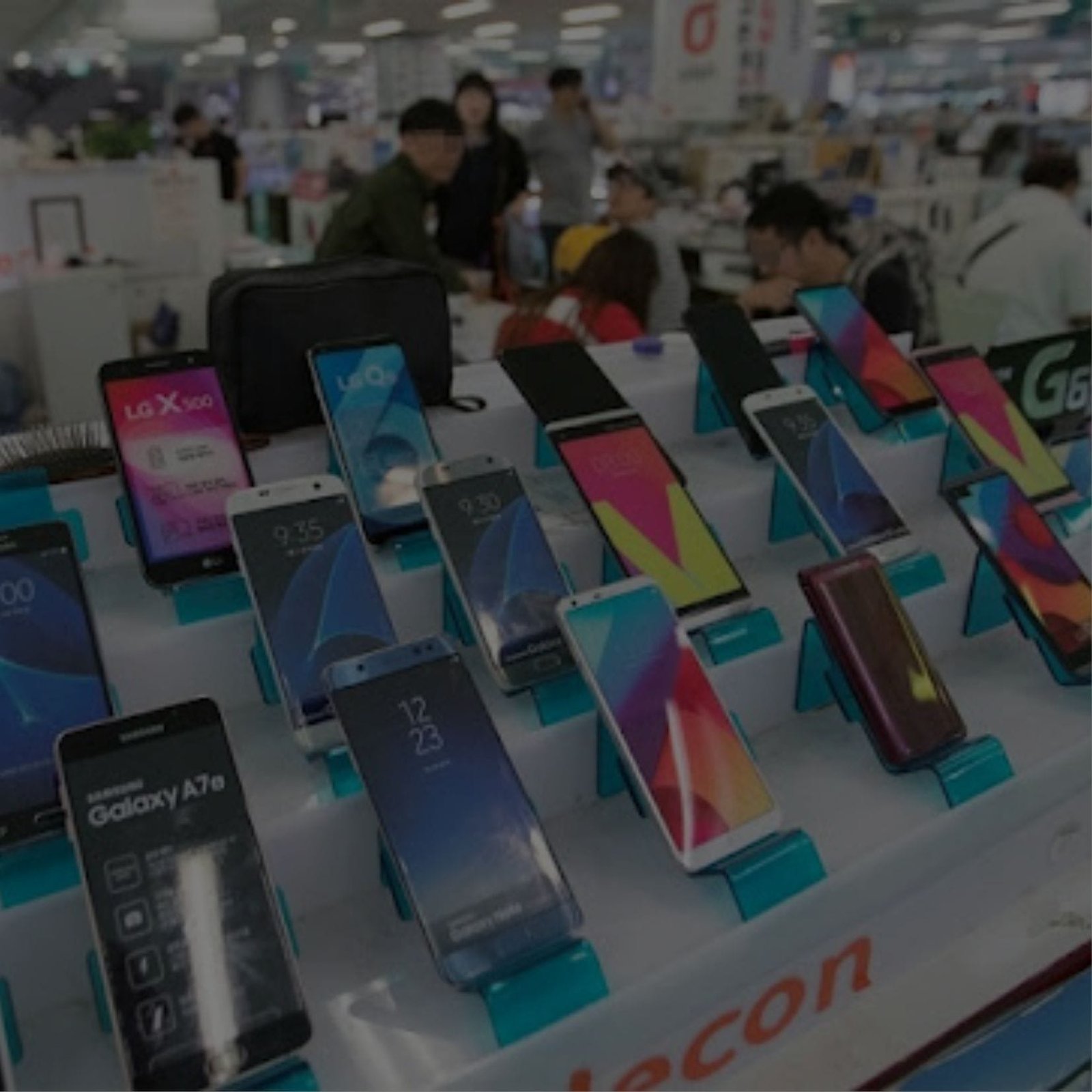 An assortment of cell phones available for purchase at a cellphone store