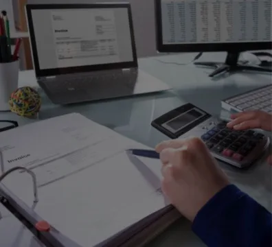 A person comparing different accounting software options for their business with the help of an accountant